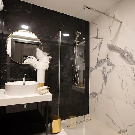 דירה Gold Luxury Romantic Private Jacuzzi & Sauna קולובז'ג