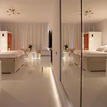 Gold Luxury Romantic Private Jacuzzi & Sauna Apartment