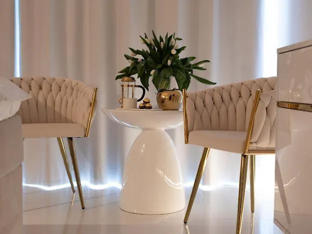 Apartament Gold Luxury Romantic Private Jacuzzi & Sauna