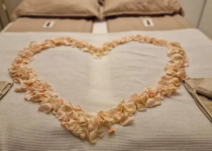 Gold Luxury Romantic Private Jacuzzi & Sauna Apartament Kołobrzeg