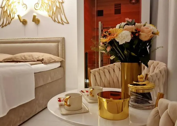Gold Luxury Romantic Private Jacuzzi & Sauna Apartament Kołobrzeg